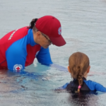 Schwimmkurs im Regen mit Warmduschfinale